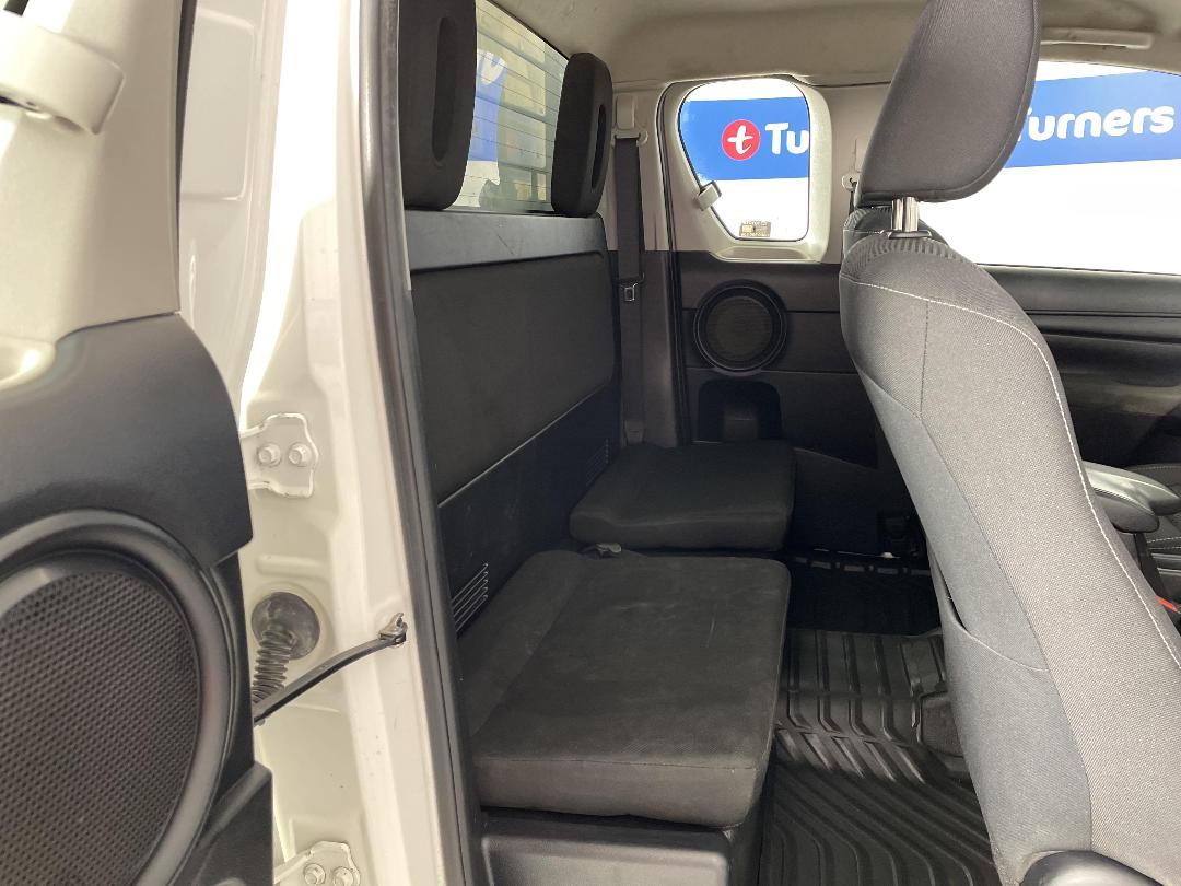 Photo '19' of Toyota Hilux