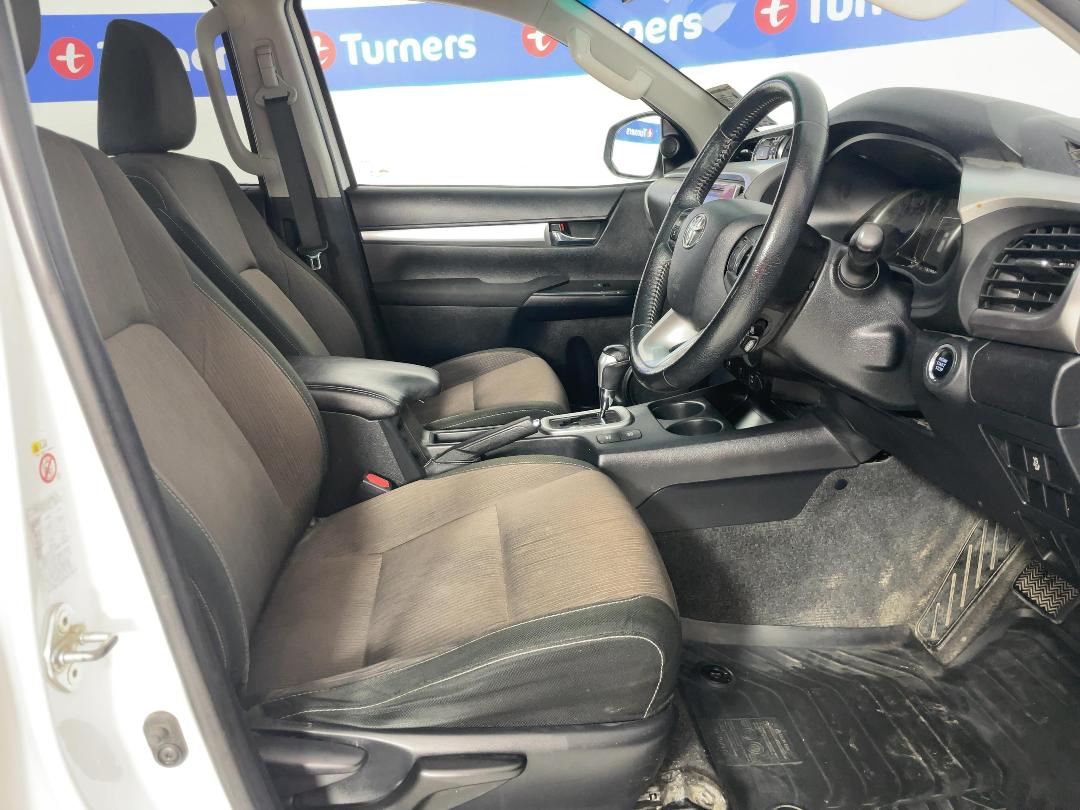 Photo '16' of Toyota Hilux