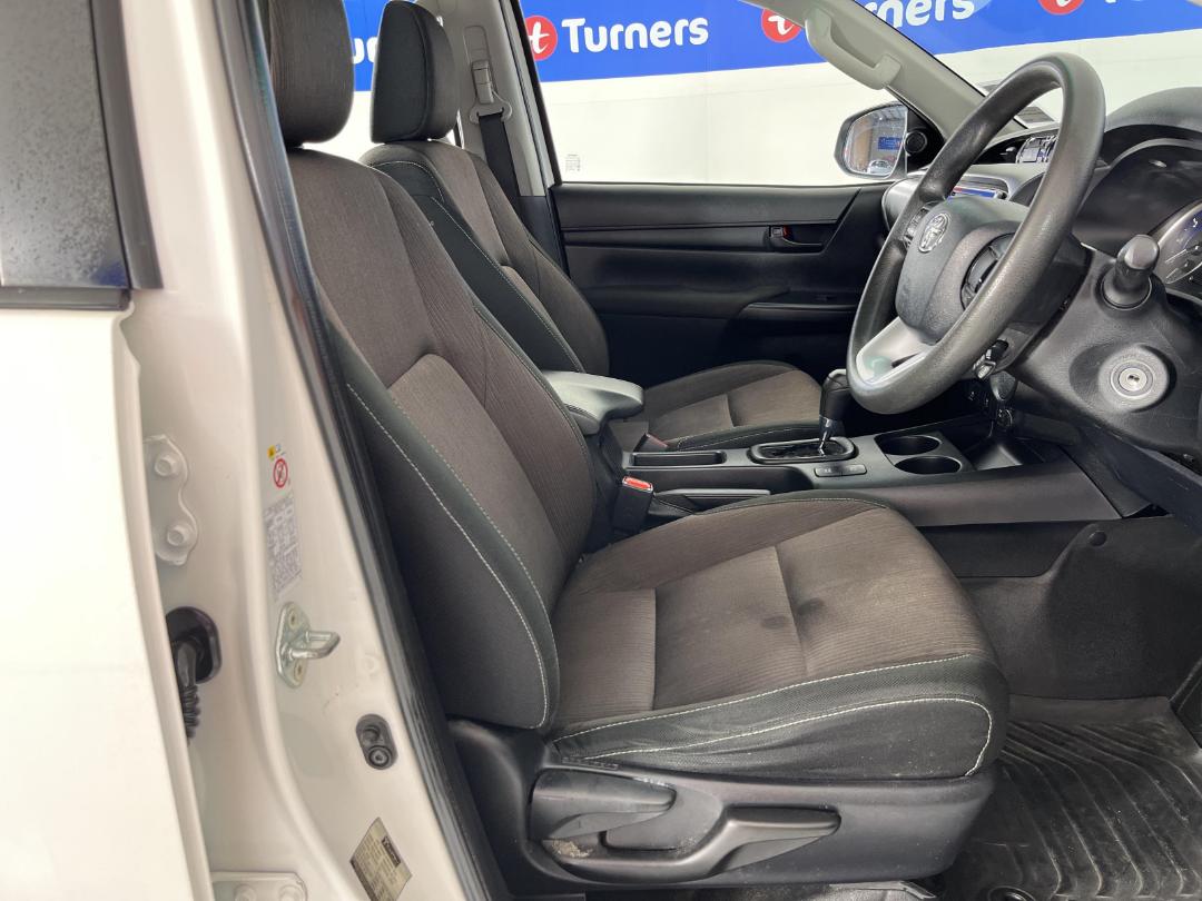 Photo '16' of Toyota Hilux