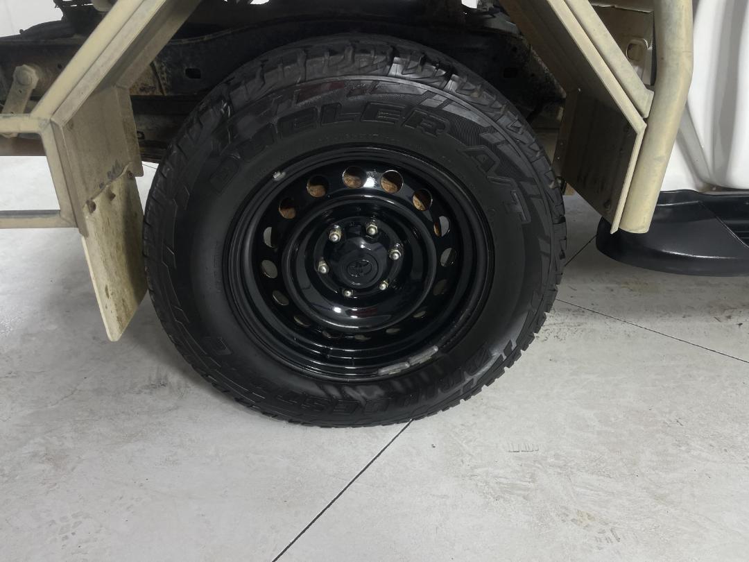 Photo '12' of Toyota Hilux