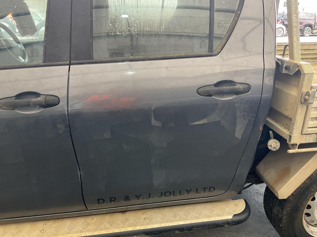 Photo '12' of Toyota Hilux SR TD DC/CC Photo '12' of Toyota Hilux SR TD DC/CC