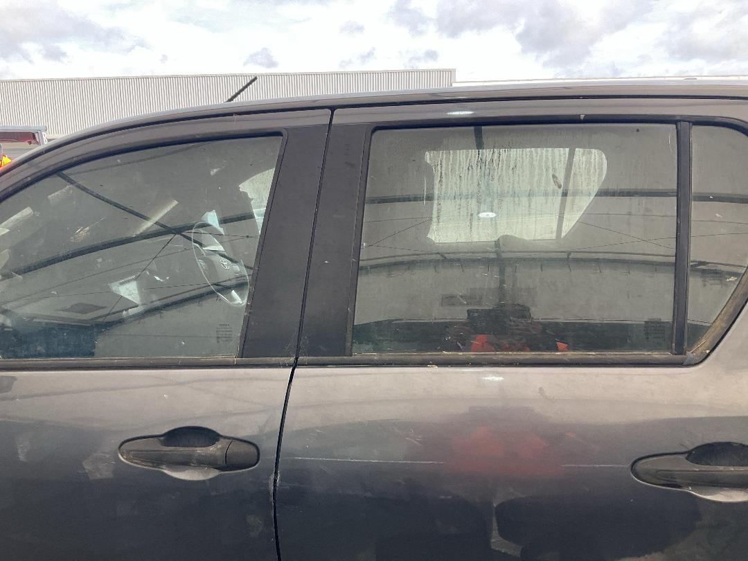 Photo '13' of Toyota Hilux SR TD DC/CC Photo '13' of Toyota Hilux SR TD DC/CC