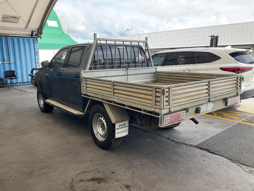 Photo '16' of Toyota Hilux SR TD DC/CC Photo '16' of Toyota Hilux SR TD DC/CC