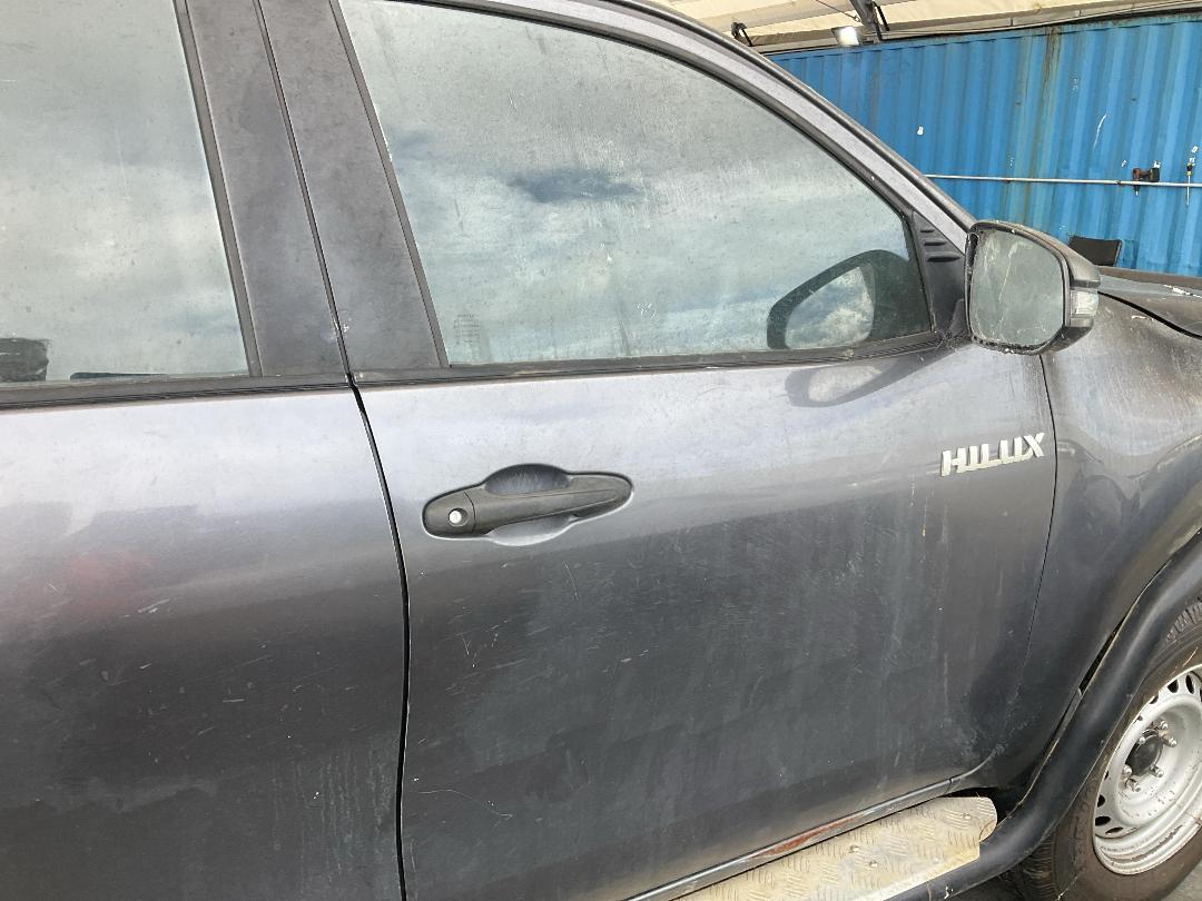 Photo '22' of Toyota Hilux SR TD DC/CC Photo '22' of Toyota Hilux SR TD DC/CC