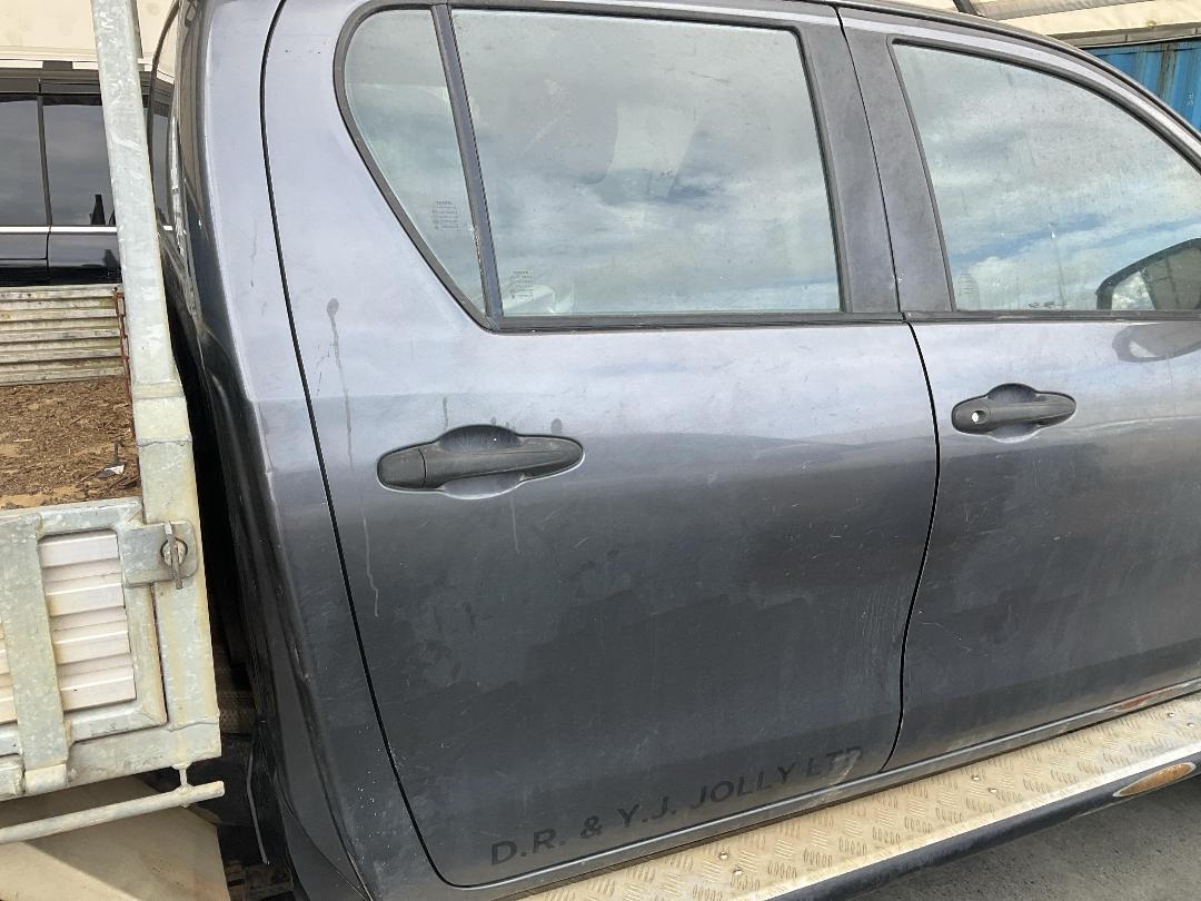 Photo '21' of Toyota Hilux SR TD DC/CC Photo '21' of Toyota Hilux SR TD DC/CC