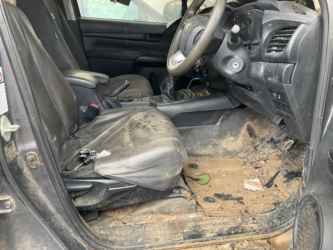 Photo '24' of Toyota Hilux SR TD DC/CC Photo '24' of Toyota Hilux SR TD DC/CC