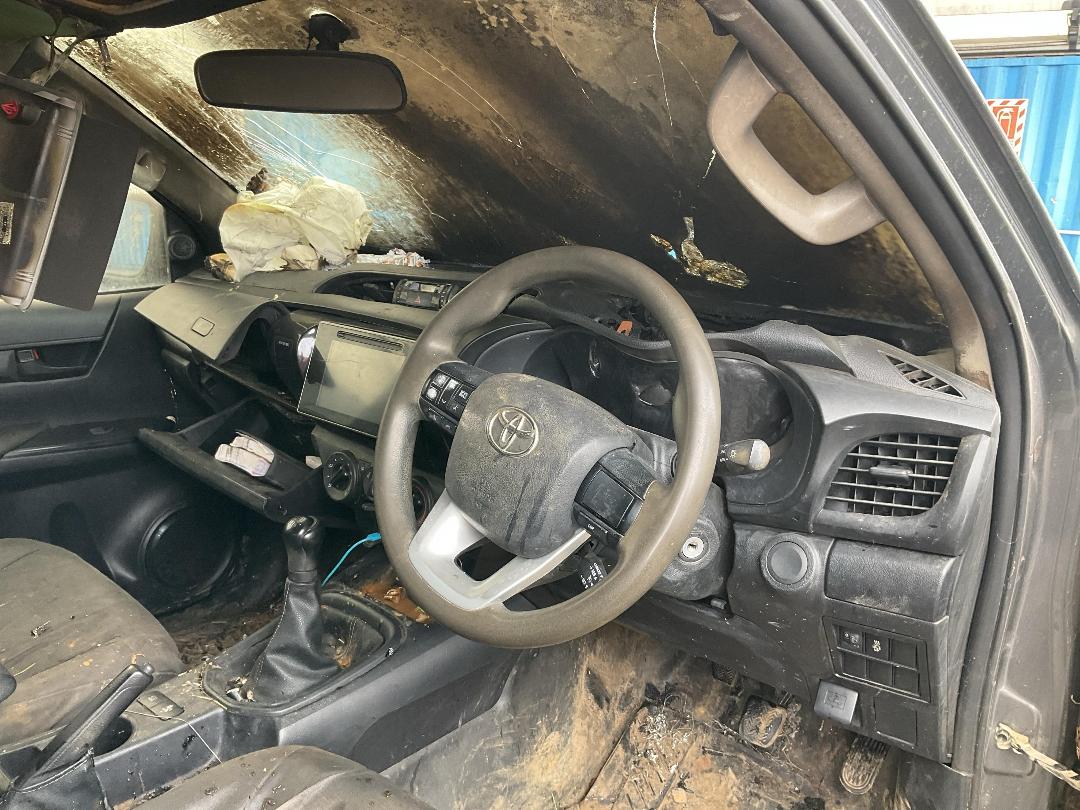 Photo '25' of Toyota Hilux SR TD DC/CC Photo '25' of Toyota Hilux SR TD DC/CC