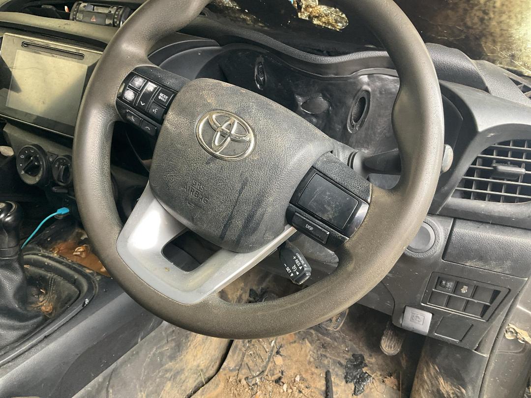 Photo '29' of Toyota Hilux SR TD DC/CC Photo '29' of Toyota Hilux SR TD DC/CC