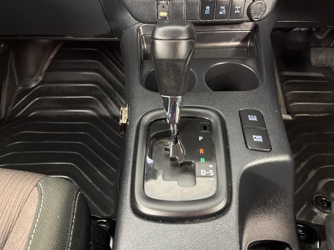 Photo '18' of Toyota Hilux