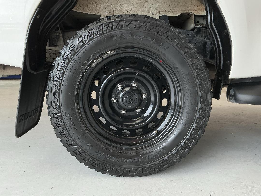 Photo '12' of Toyota Hilux