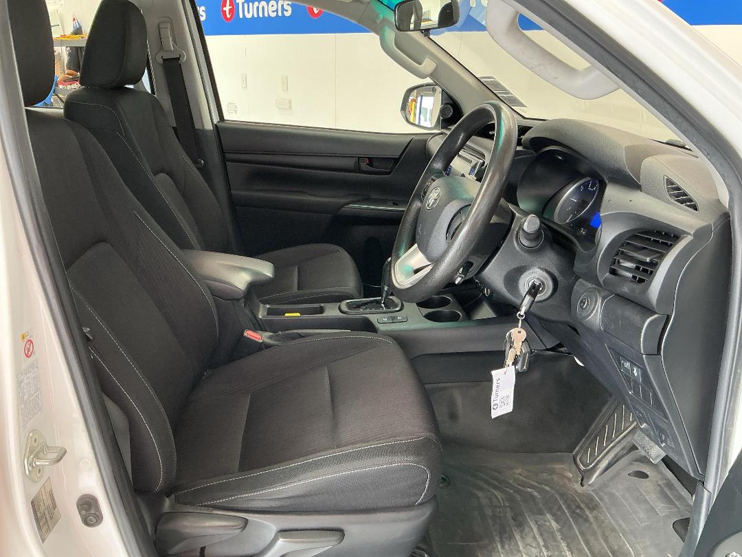 Photo '16' of Toyota Hilux