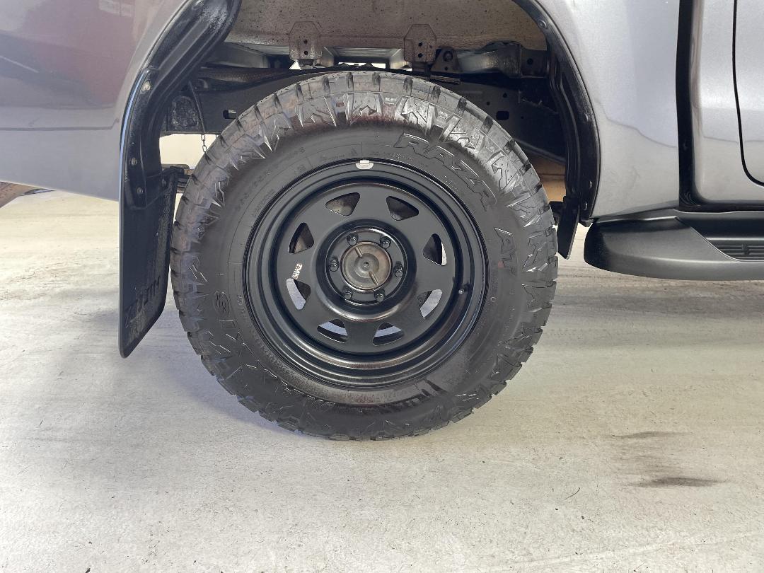 Photo '12' of Toyota Hilux