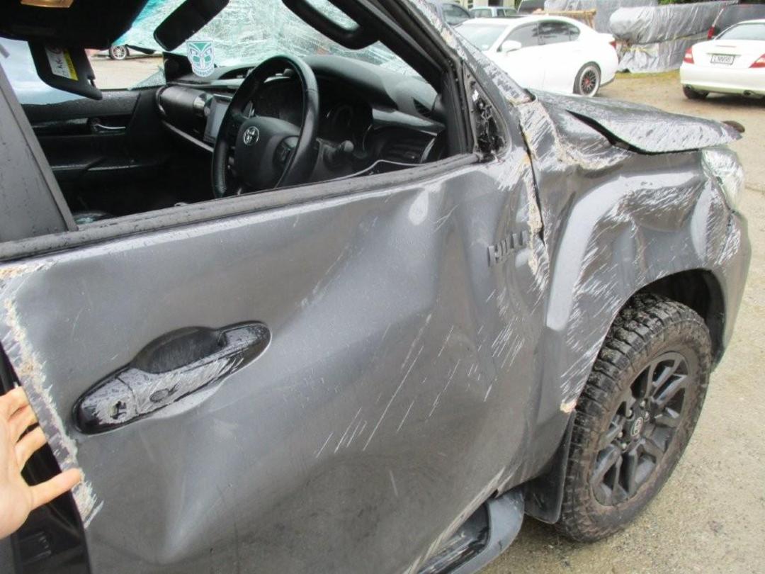 Photo '11' of Toyota Hilux SR5 Cruiser TD DC