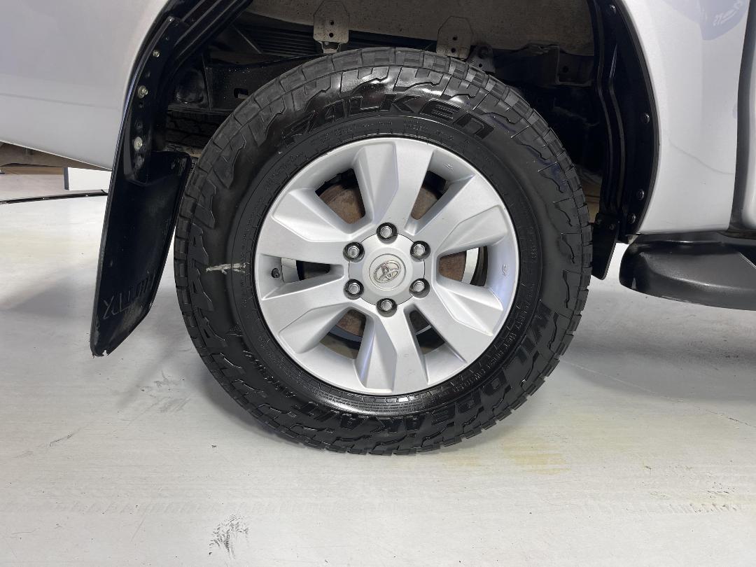 Photo '12' of Toyota Hilux