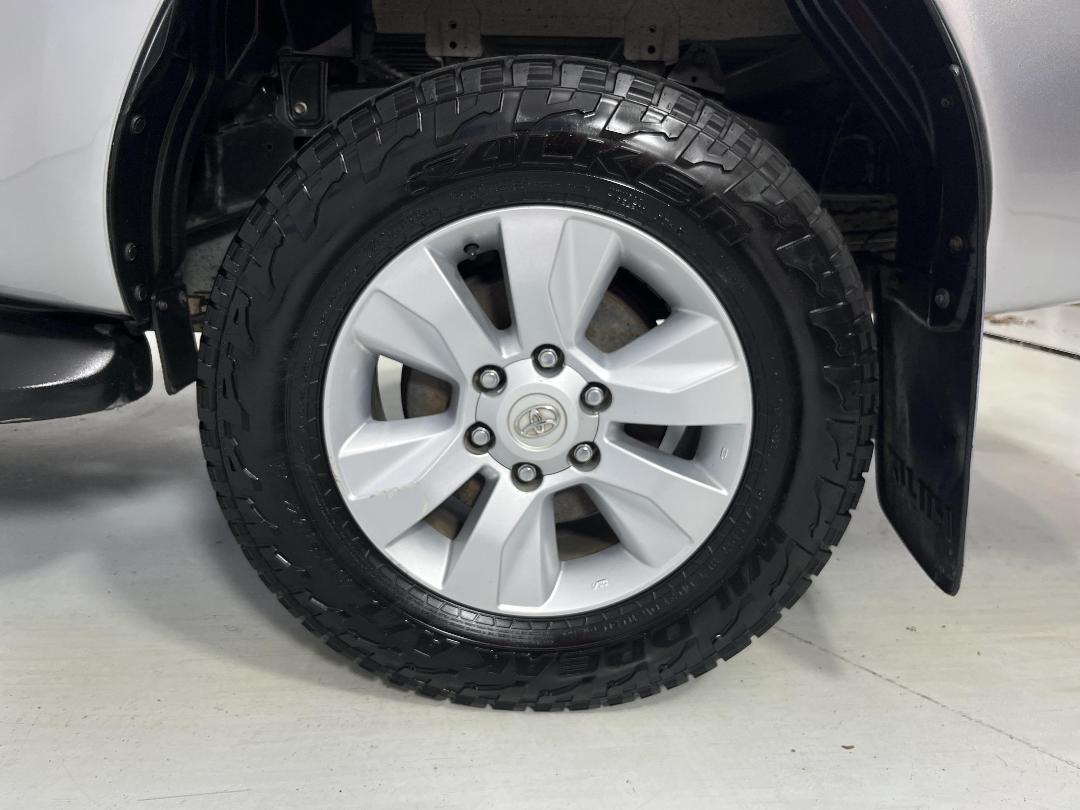 Photo '11' of Toyota Hilux