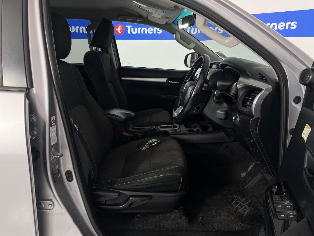 Photo '16' of Toyota Hilux