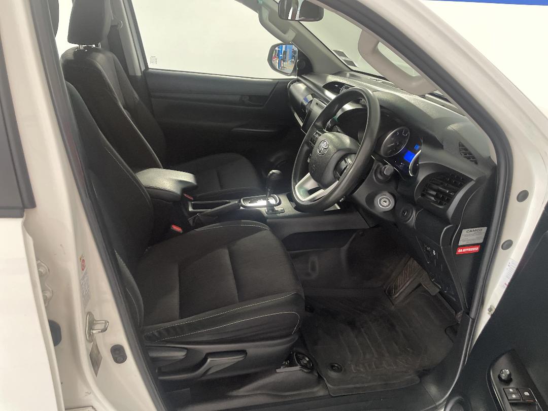 Photo '16' of Toyota Hilux