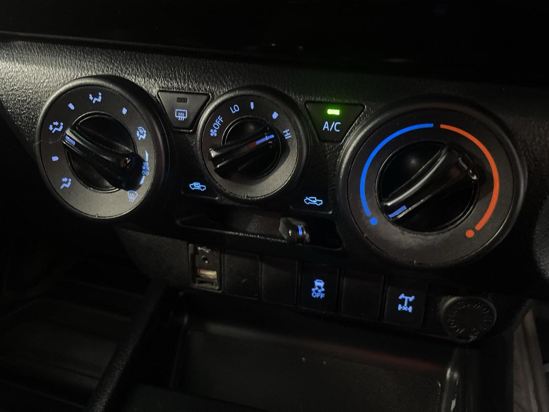 Photo '29' of Toyota Hilux