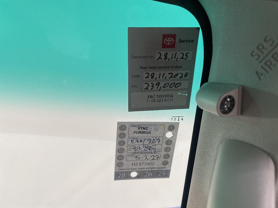 Photo '32' of Toyota Hilux