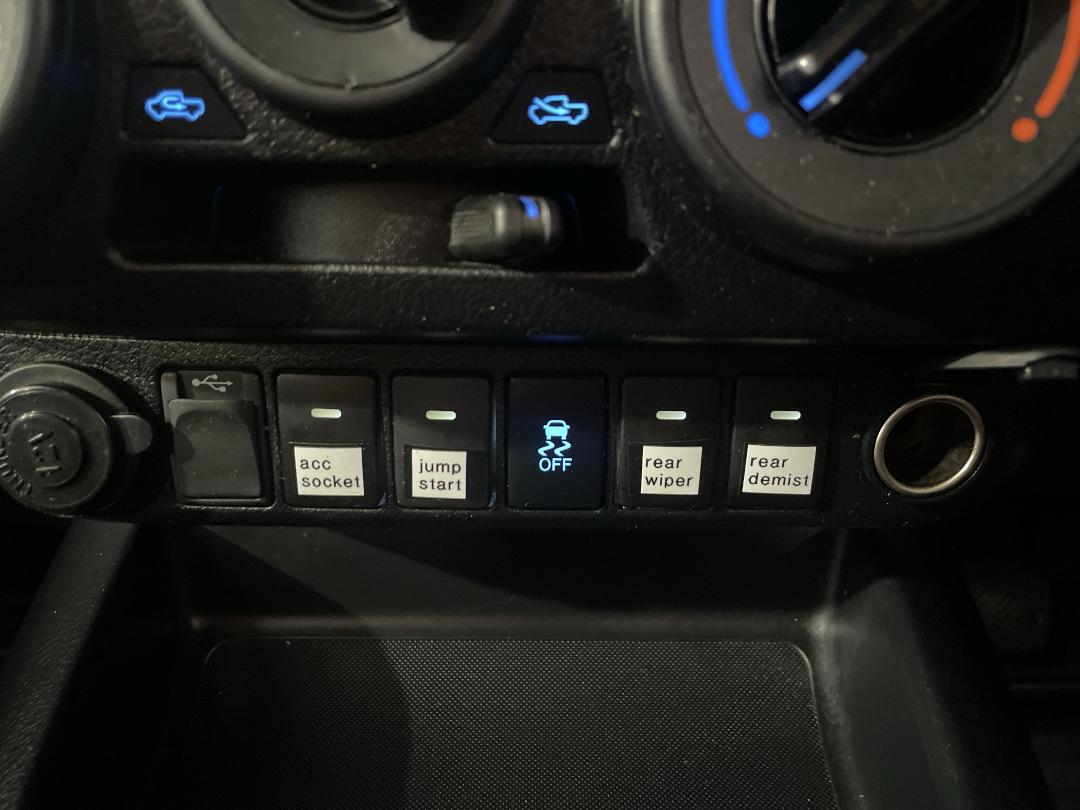 Photo '24' of Toyota Hilux