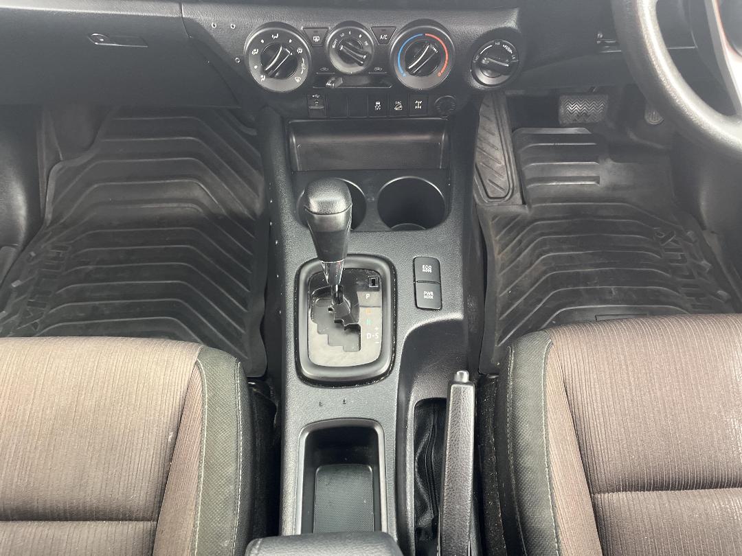 Photo '18' of Toyota Hilux