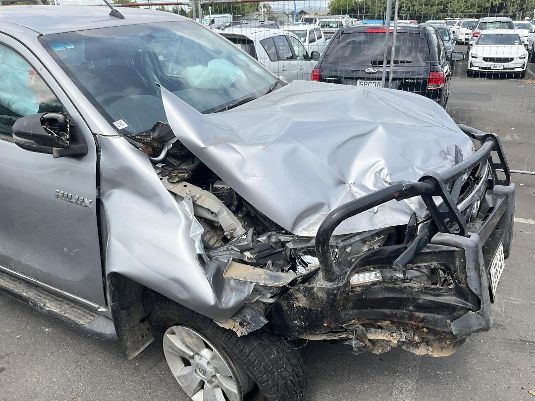 Photo '4' of Toyota Hilux SR TD DC/CC