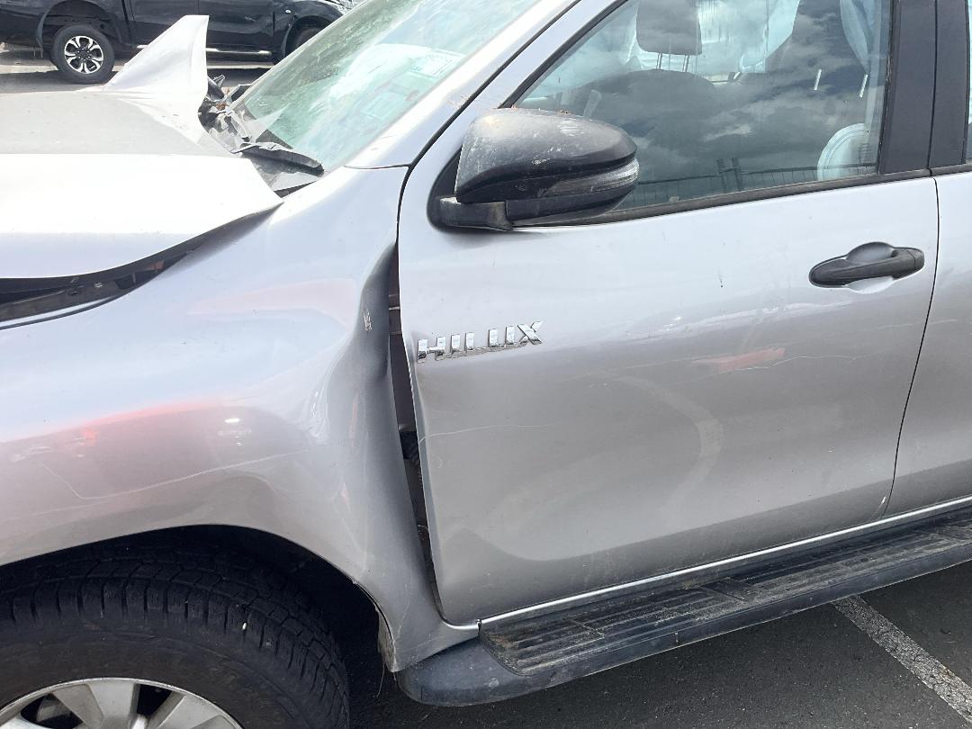 Photo '8' of Toyota Hilux SR TD DC/CC