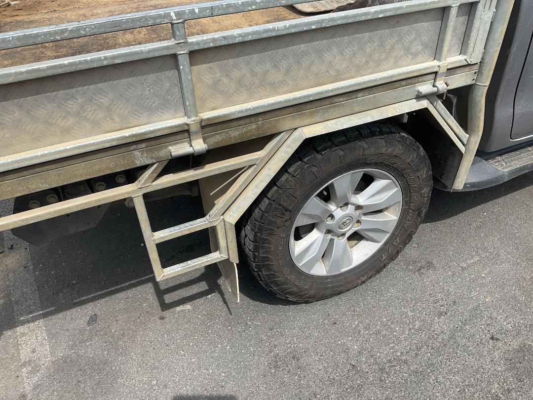 Photo '13' of Toyota Hilux SR TD DC/CC