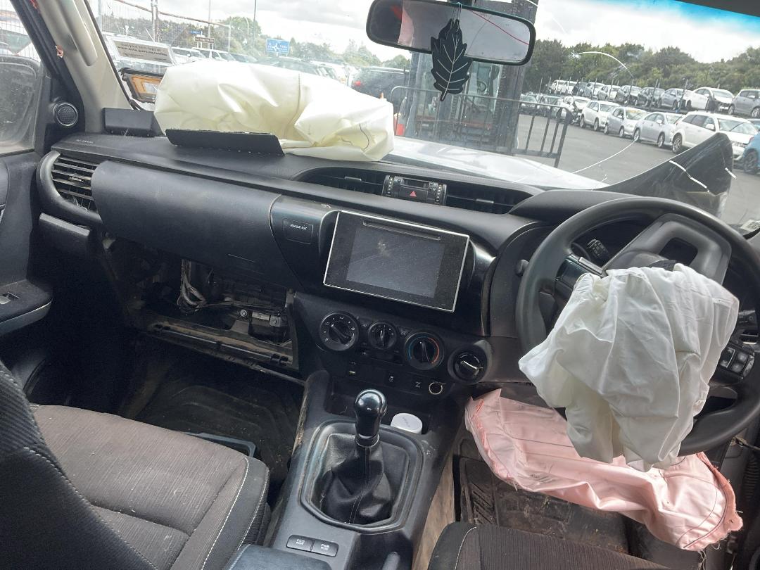 Photo '21' of Toyota Hilux SR TD DC/CC