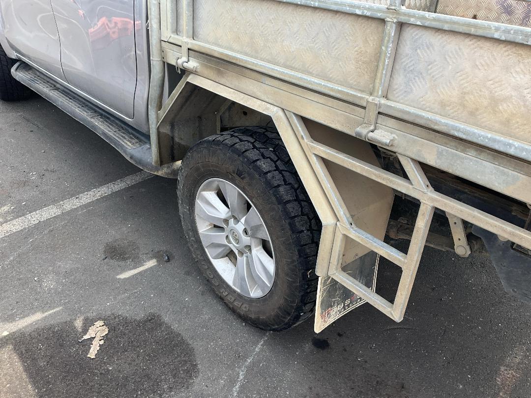 Photo '11' of Toyota Hilux SR TD DC/CC