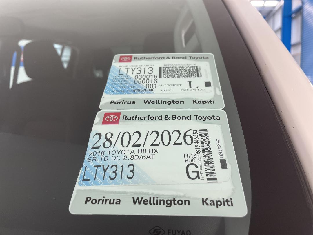 Photo '33' of Toyota Hilux Photo '33' of Toyota Hilux