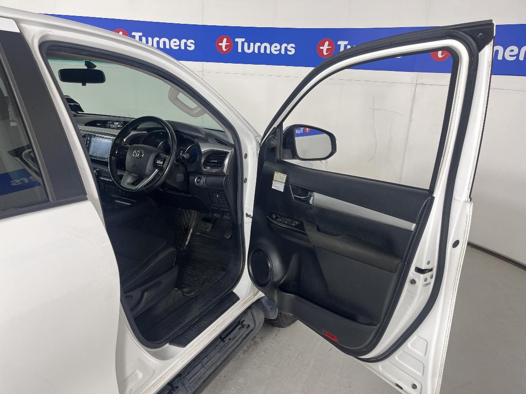 Photo '15' of Toyota Hilux