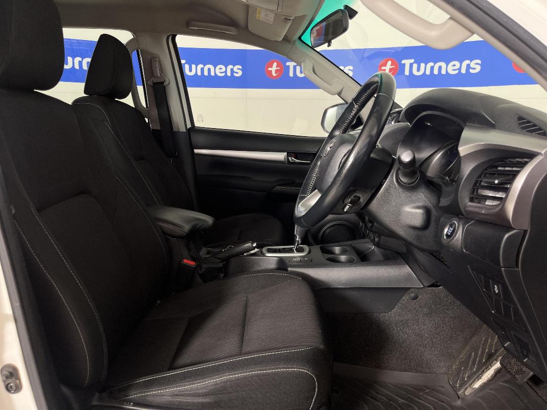 Photo '16' of Toyota Hilux