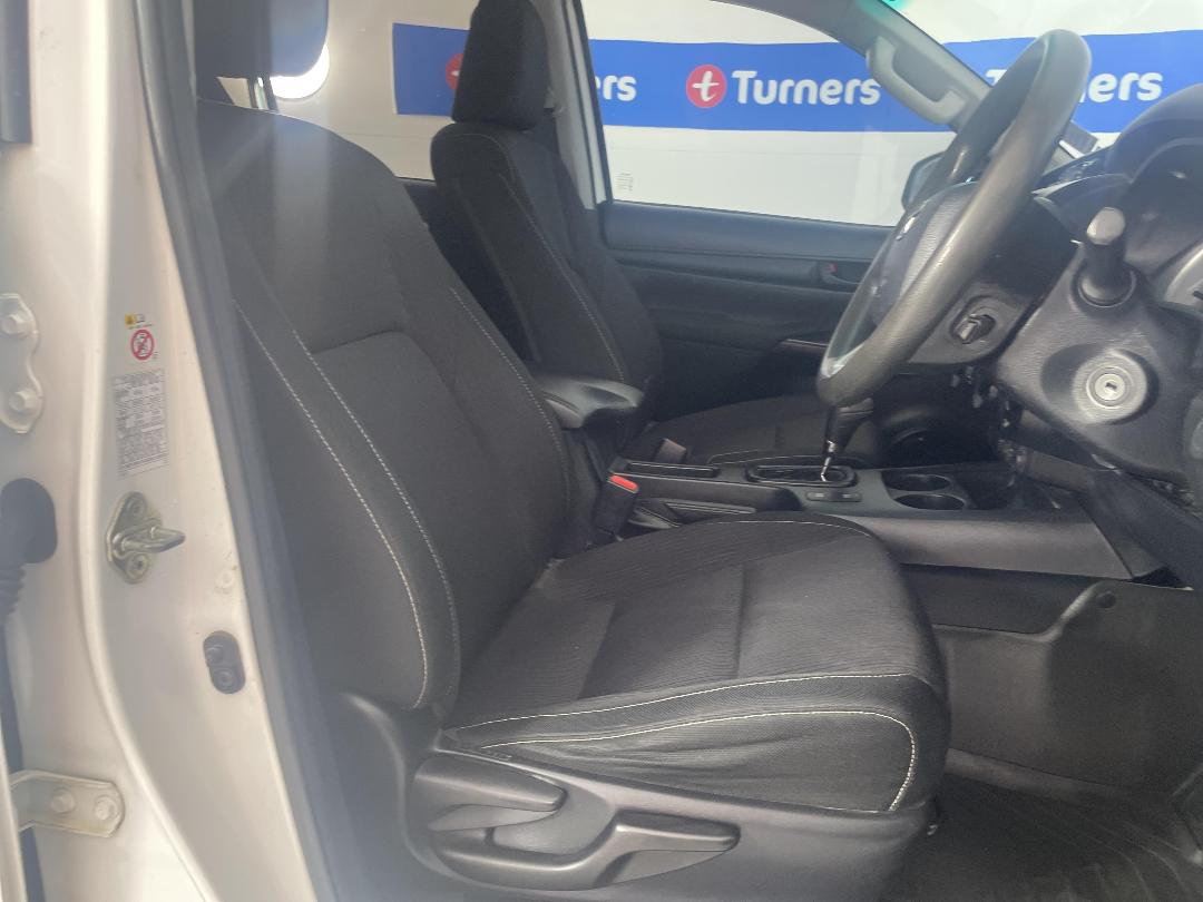 Photo '16' of Toyota Hilux