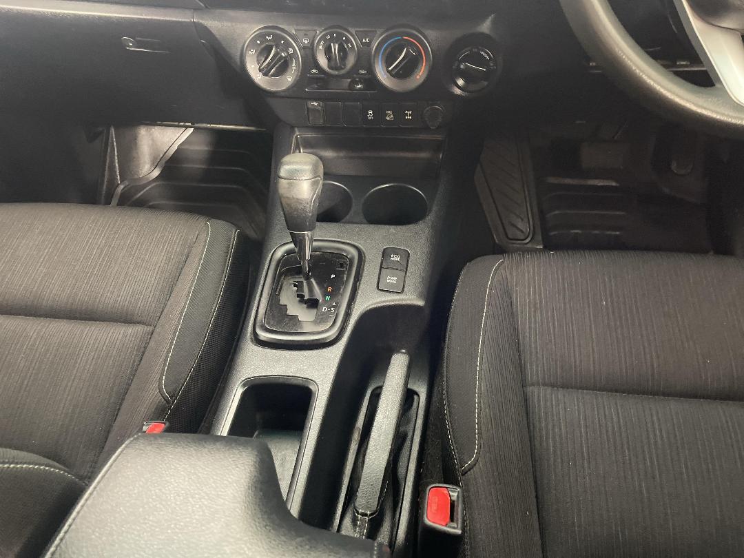 Photo '18' of Toyota Hilux