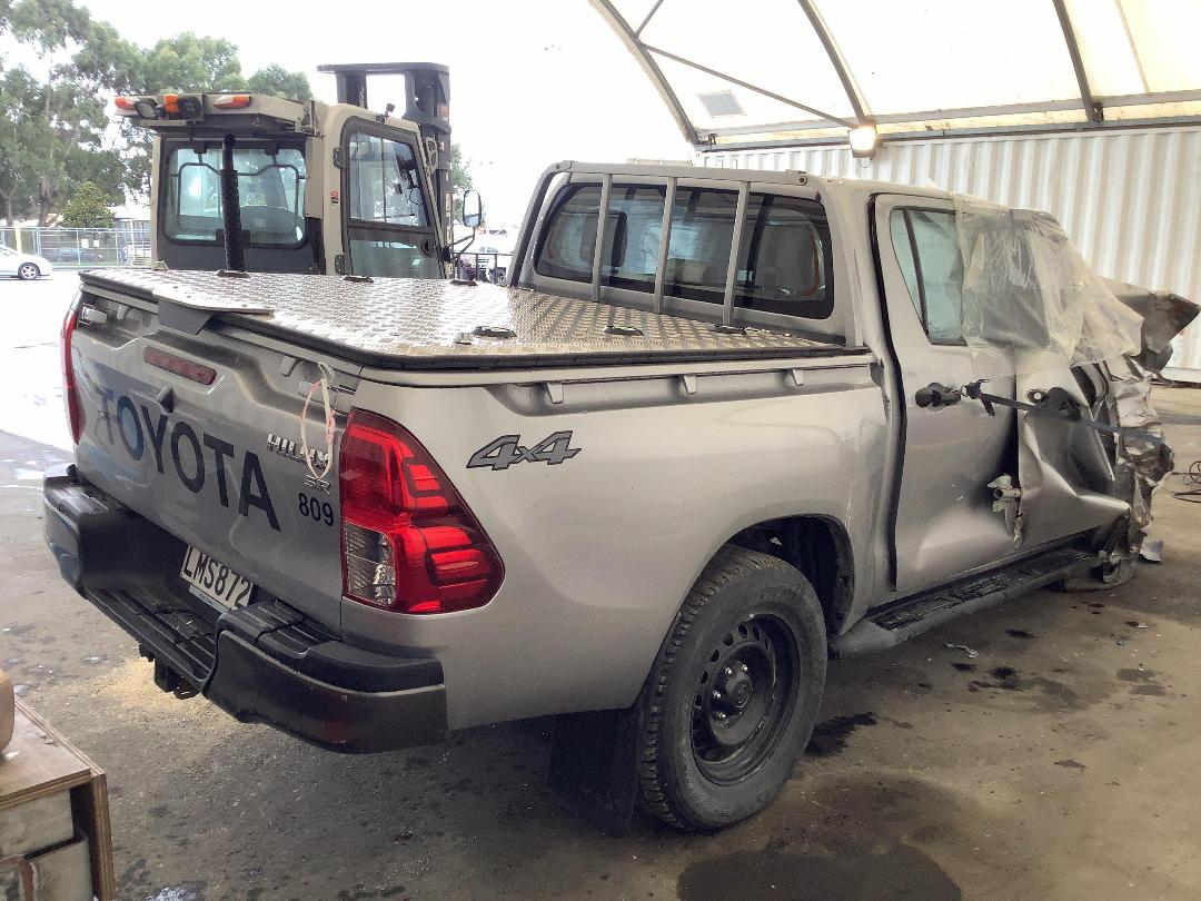 Photo '7' of Toyota Hilux SR TD DC