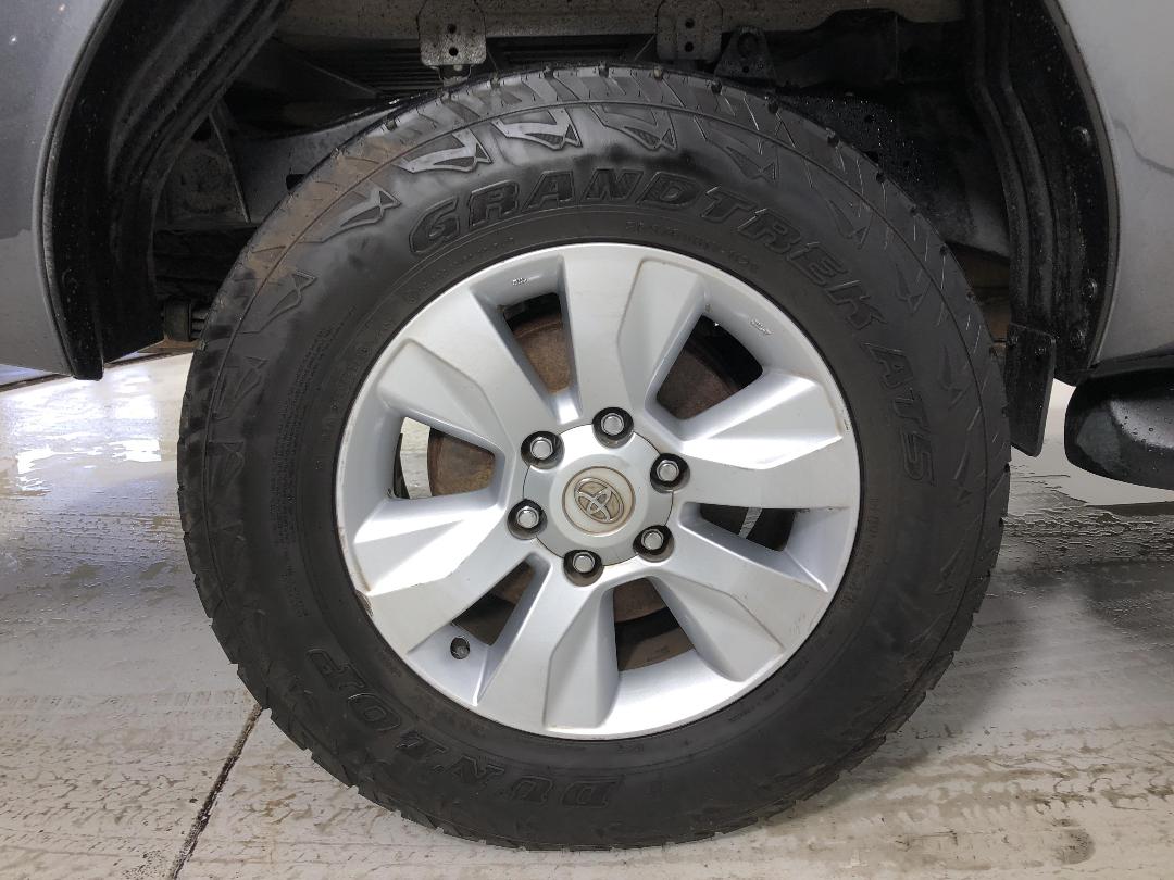 Photo '12' of Toyota Hilux