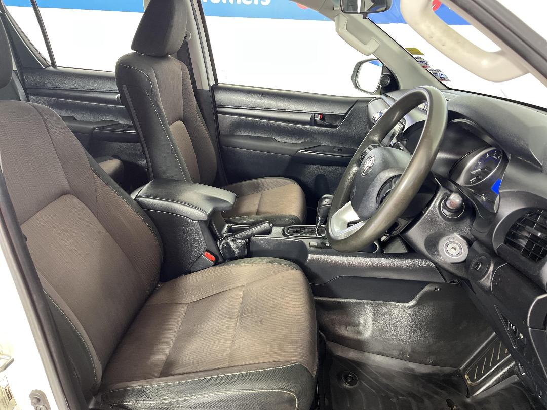 Photo '16' of Toyota Hilux