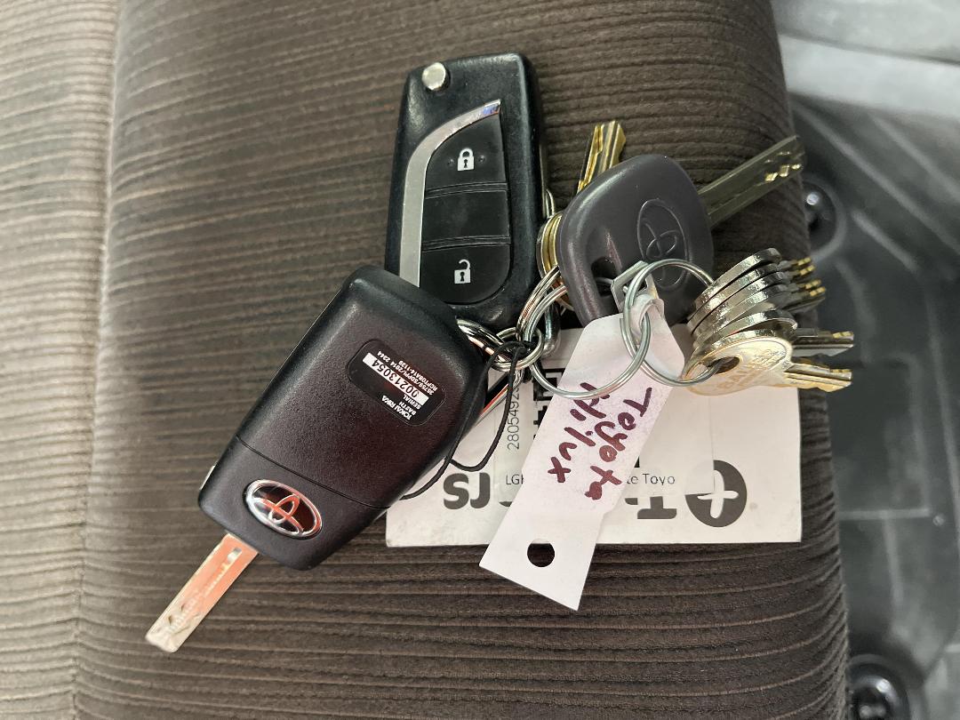 Photo '22' of Toyota Hilux