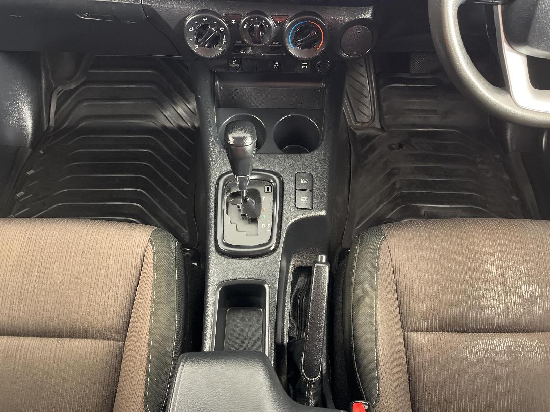 Photo '18' of Toyota Hilux