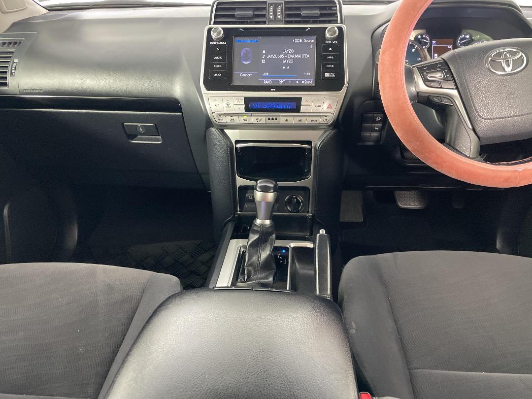 Photo '18' of Toyota Landcruiser Prado