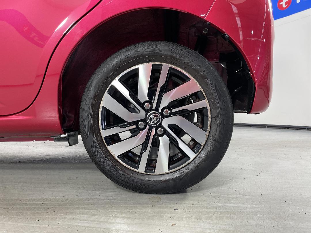 Photo '11' of Toyota Passo