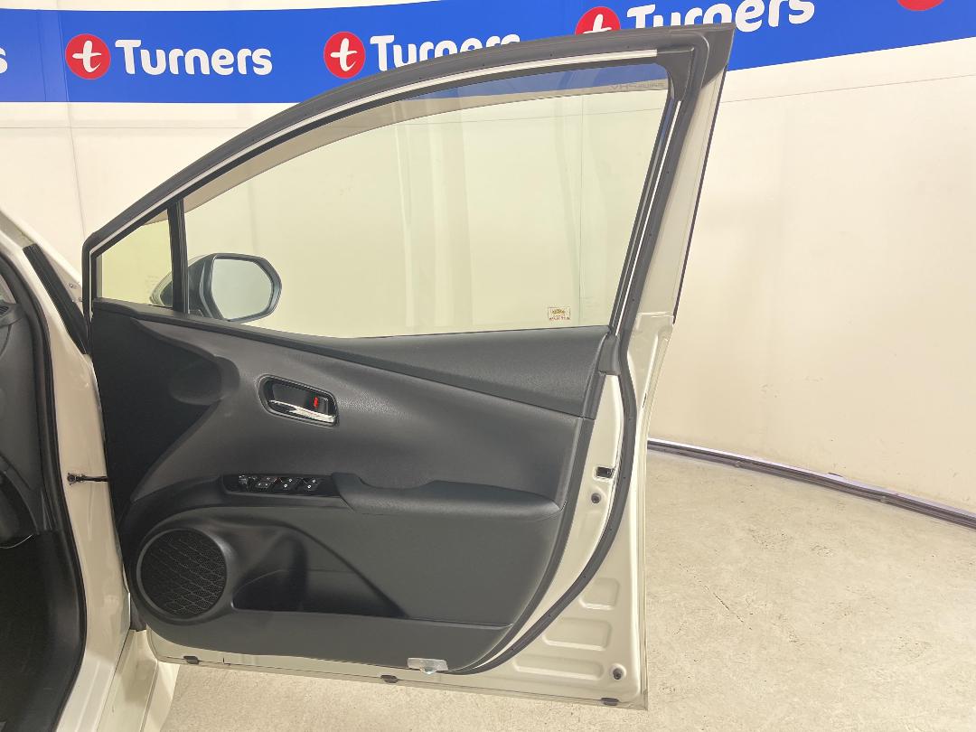 Photo '15' of Toyota Prius Photo '15' of Toyota Prius