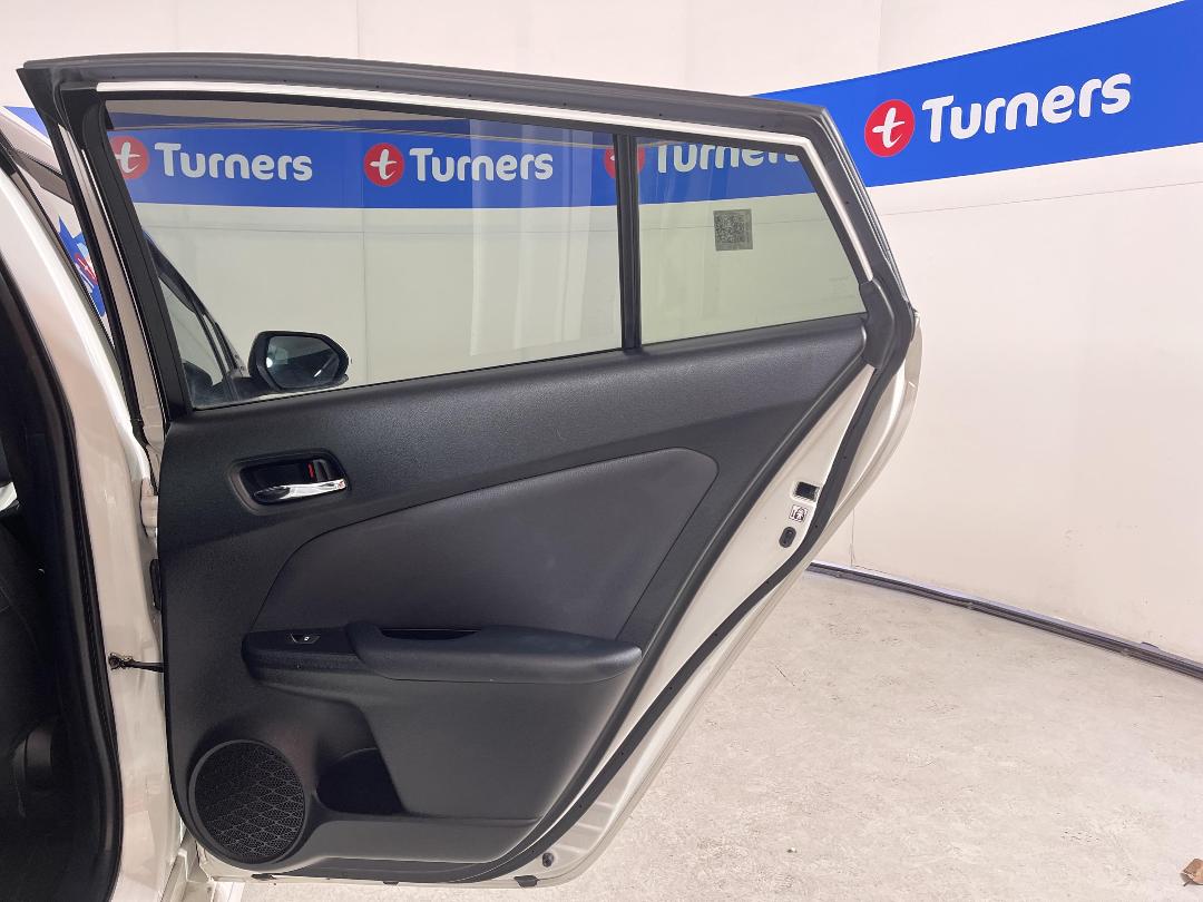 Photo '19' of Toyota Prius Photo '19' of Toyota Prius