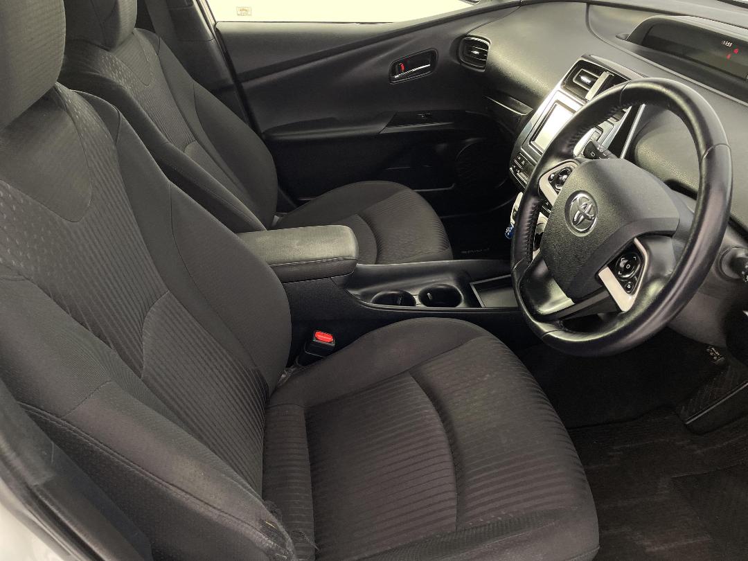 Photo '16' of Toyota Prius Photo '16' of Toyota Prius