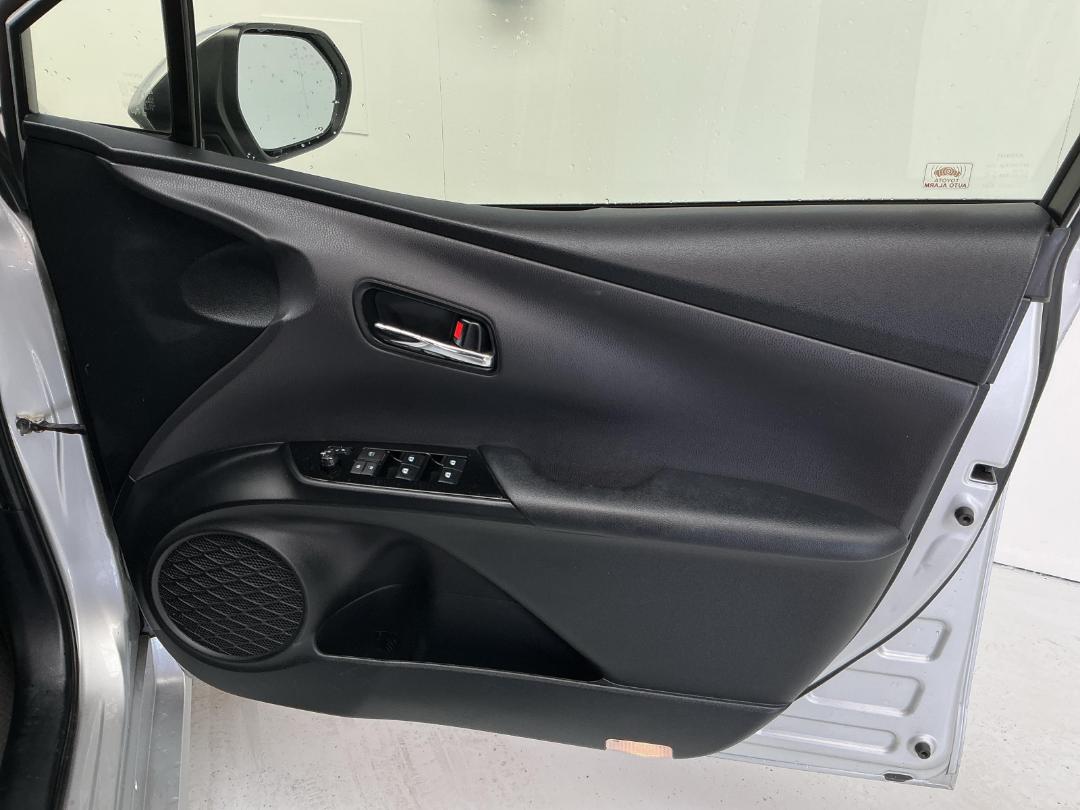 Photo '15' of Toyota Prius