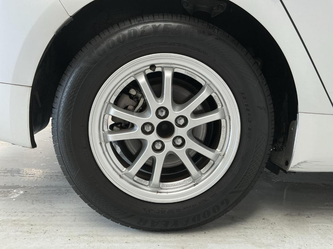 Photo '12' of Toyota Prius