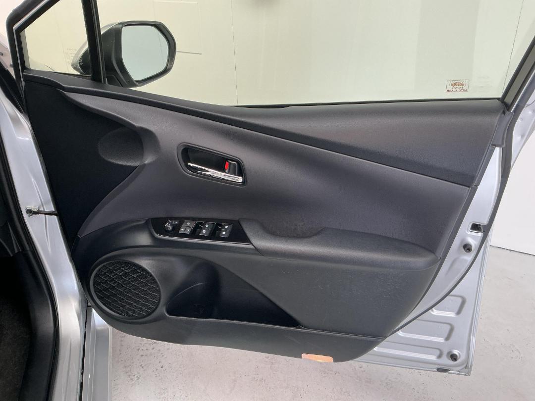 Photo '15' of Toyota Prius