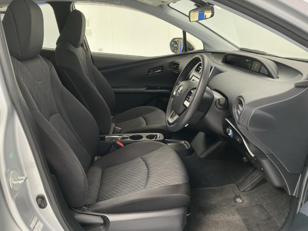 Photo '16' of Toyota Prius