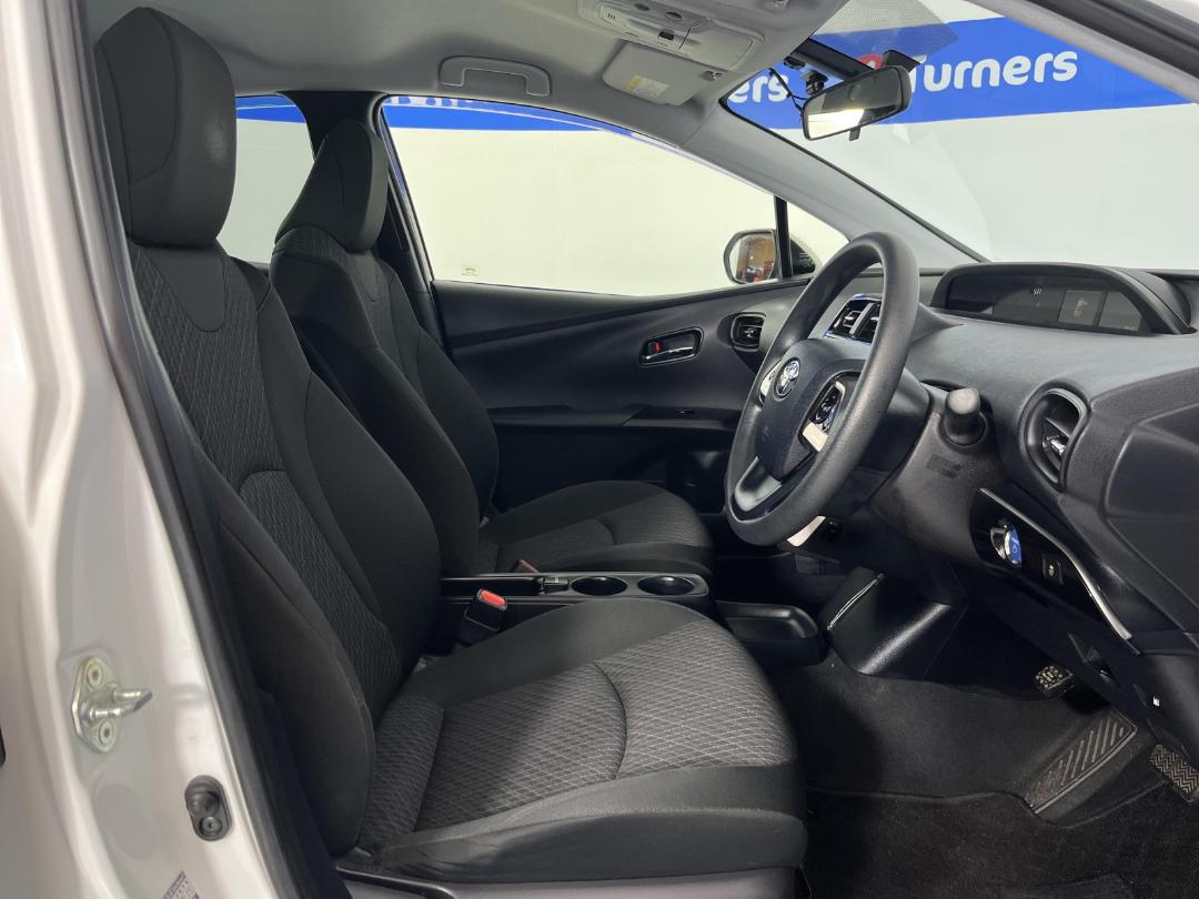 Photo '16' of Toyota Prius Photo '16' of Toyota Prius